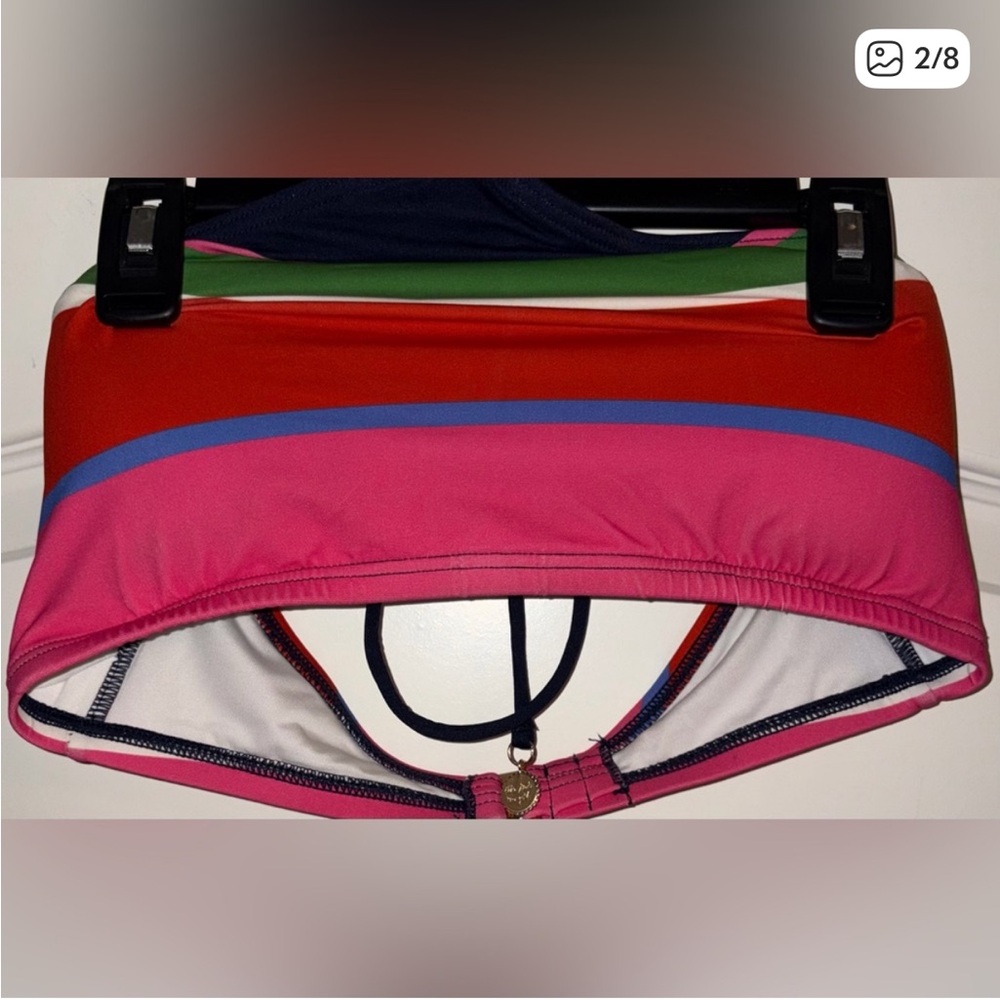 KATE SPADE TWO PIECE SWIMSUIT
SIZE MEDIUM
EXCELLENT CONDITION